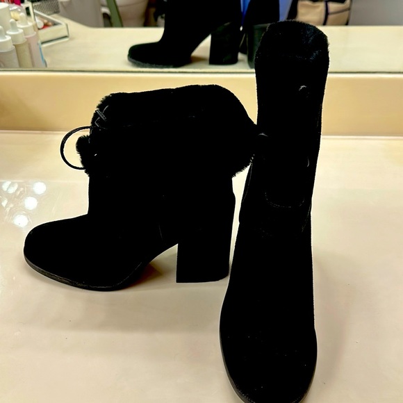 Used UGG boots - Picture 1 of 7